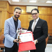Le lauréat de "The Voice" Mehdi Ayachi reçoit le Bouclier national de la Culture