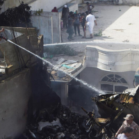 Pakistan : un avion de ligne s'écrase à Karachi sur un quartier résidentiel