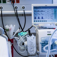 L’Union tunisienne de solidarité sociale distribue 10 respirateurs artificiels sur 10 services de réanimation d’hôpitaux publics