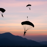 Parachutisme : Tozeur abrite le 1er festival du saut en parachute, du 23 octobre au 27 novembre