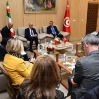 Le ministre italien de l’Intérieur annonce à Tunis un programme de formation pour les candidats à la migration régulière