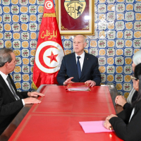 Le président Saïed s’entretient à la Kasbah avec le chef du gouvernement et les ministres de la Justice et des Finances