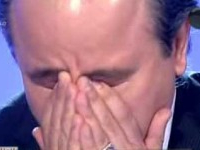 Abdelwaheb Héni en pleurs sur le plateau de Nessma TV