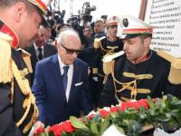 Béji Caid Essebsi inaugure une stèle déposée devant le musée du Bardo