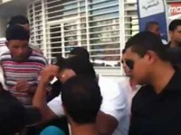 Des citoyens revendiquent la libération de Adel Dridi devant le siège d'Ennahdha