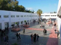 Des graffitis anti-français sur les murs de l'école Robert Desnos à Tunis