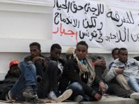 Des réfugiés du camp Choucha en sit-in devant l'Assemblée Constituante