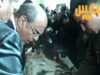 Hamadi Jebali inspecte les armes saisies à Douar Hicher et à El Mourouj