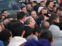 Hamadi Jebali s'offre un bain de foule à Bir El Kassaâ