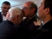 Jebali embrasse Ghannouchi sur le front à son arrivé à la réunion du conseil de la Choura d'Ennahdha