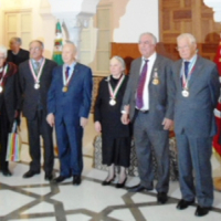 L’ambassadeur d’Algérie à Tunis honore Béji Caid Essebsi et la famille de Salah Ben Youssef