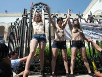 Les Femen européennes s'excusent de leur action seins nus à Tunis