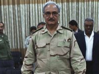 Libye: raid aérien des forces du général Khalifa Haftar contre un camp islamiste