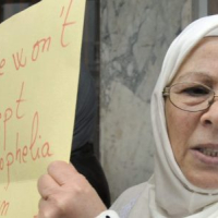 Manifestation devant le ministère de la Femme pour réclamer le départ de Sihem Badi