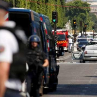 Paris : des gendarmes attaqués sur les Champs-Elysées