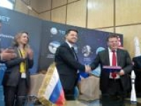 Sfax : Signature du contrat de lancement du 1er satellite tunisien "Challenge One"
