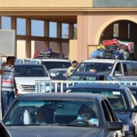 Tataouine : Des jeunes manifestants poursuivent le blocage du passage frontalier Dhehiba-Wazen