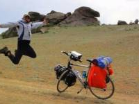 Un jeune tunisien se rend en Chine à vélo