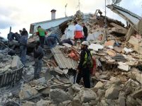 Un puissant tremblement de terre frappe le centre de l'Italie, au moins 63 personnes tuées